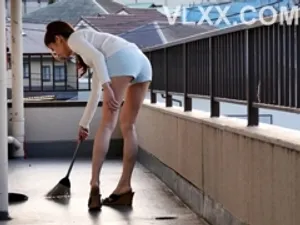 Lặng nhìn người mình thầm thương trộm nhớ bị hai tên cấp trên nện khi đi công tác