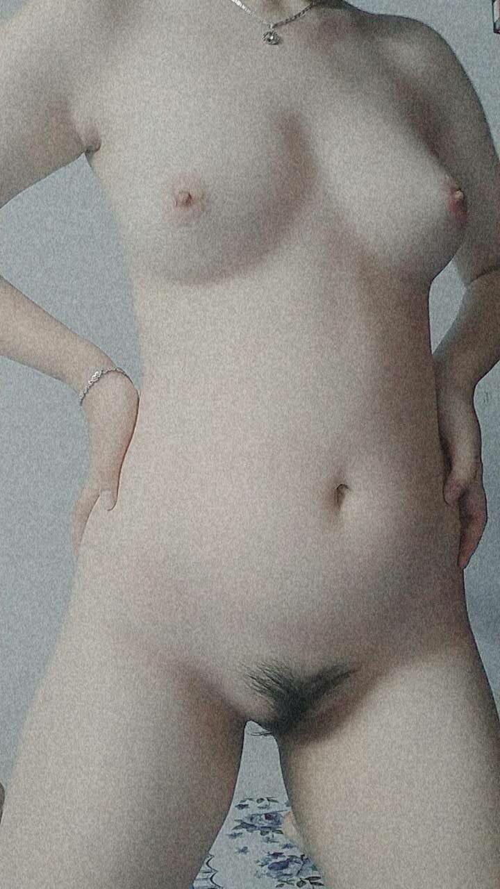 Cậu em trai và 2 chị kế sống chung phòng khi bố má tái hôn