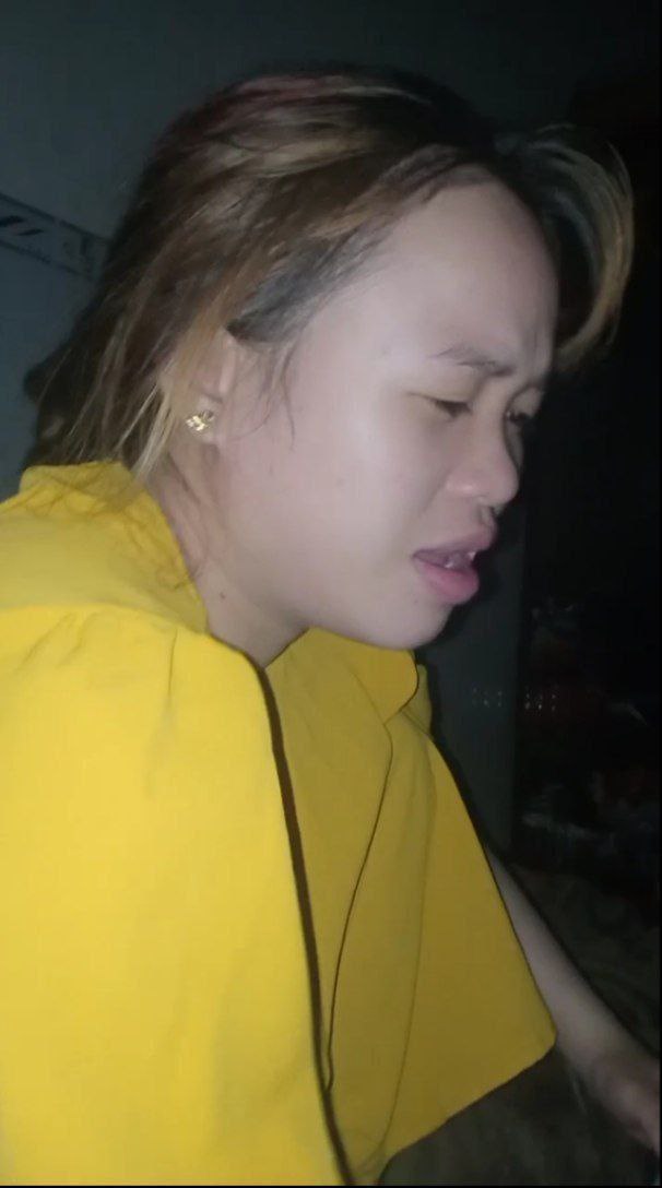 Lời thì thầm của em nhân viên với anh cấp trên đẹp trai: “chúng ta vào nhà nghỉ trú mưa thôi”