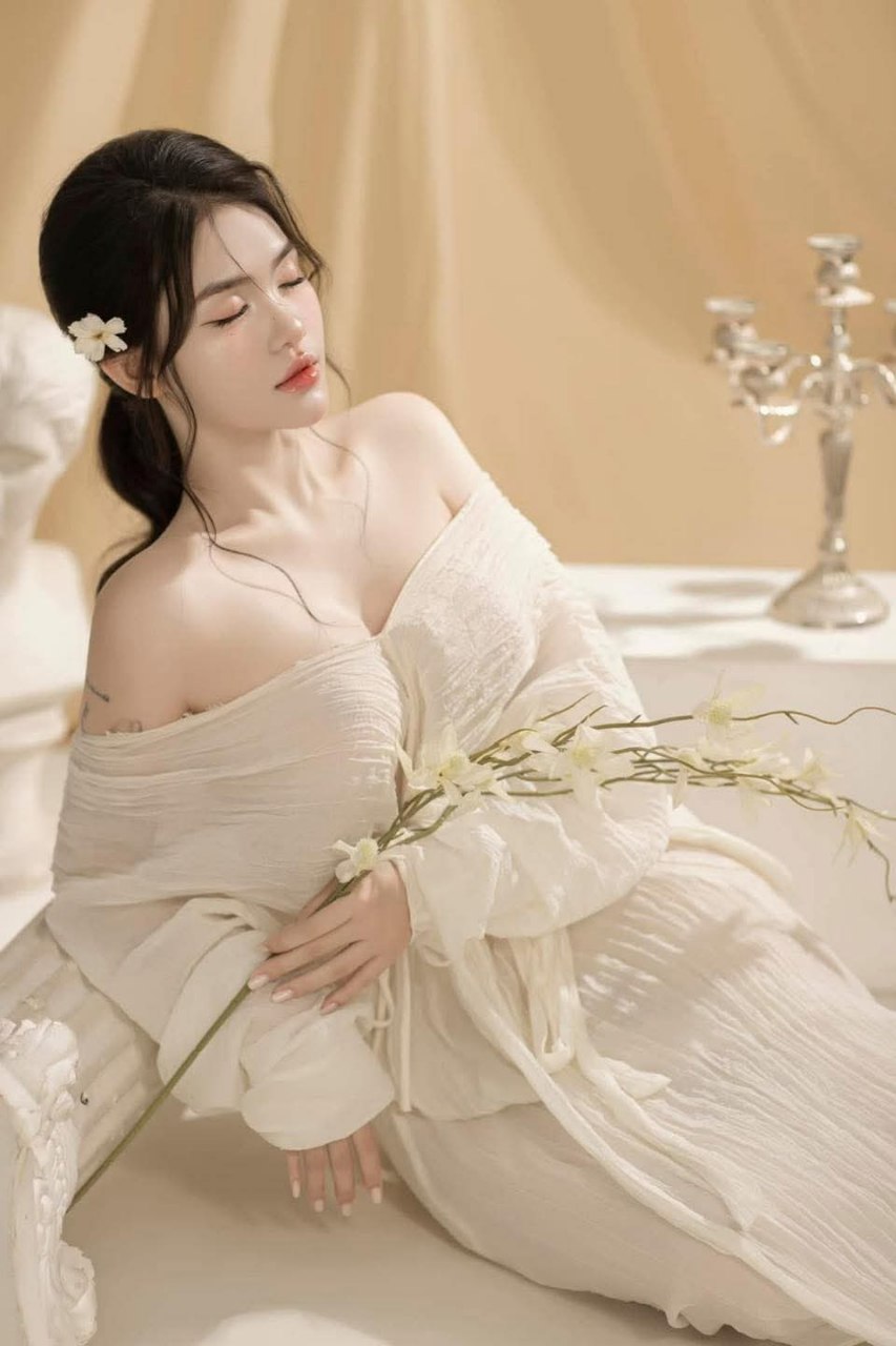 Nhà vua bảo tôi đến kiểm tra cô ấy_Cảnh sex thứ hai_Cô gái Nga không ngờ tôi cũng khiến cô ấy thoải mái, cô gái vẫn rất xinh đẹp